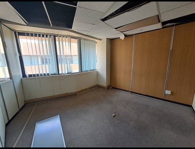 134M² OFFICE TO LET IN DUNKELD WEST